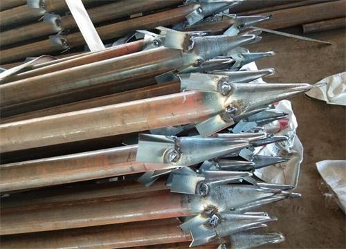 西山管棚钢花管